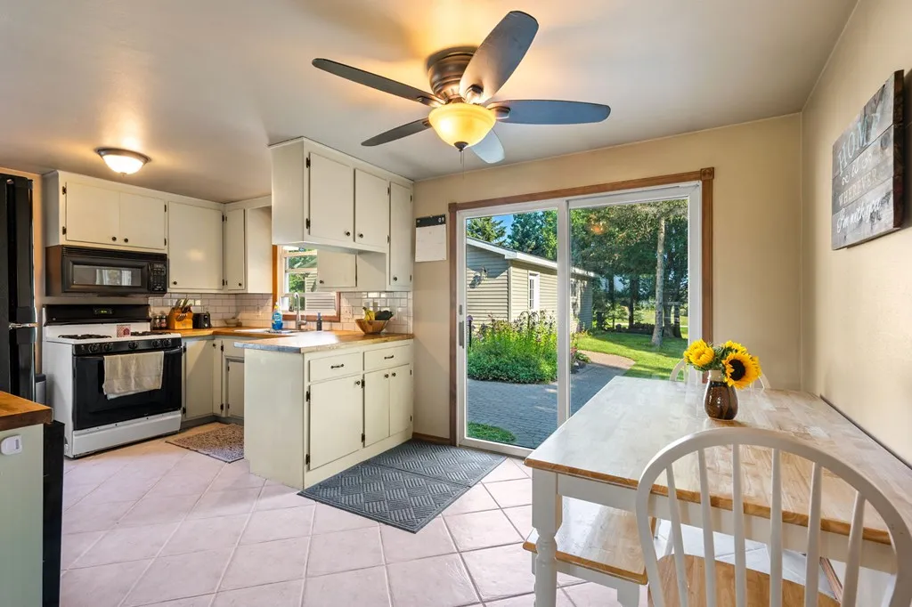 4740 Dunn Rd, Sturgeon Bay, Wisconsin 54235, 3 Bedrooms Bedrooms, ,2 BathroomsBathrooms,Inland-Residential,For Sale,Dunn Rd,144500