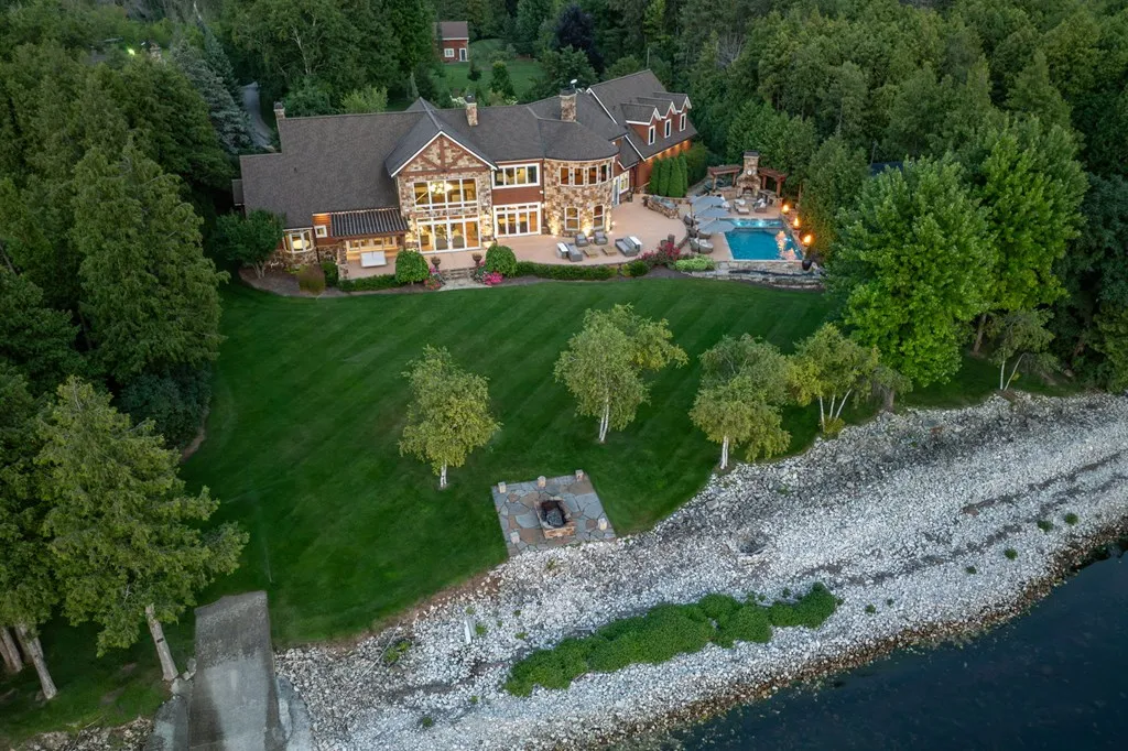 5707 Bay Shore Dr, Sturgeon Bay Wi 54235, 4 Bedrooms Bedrooms, ,8 BathroomsBathrooms,Waterfront-Residential,For Sale,Bay Shore Dr,143046