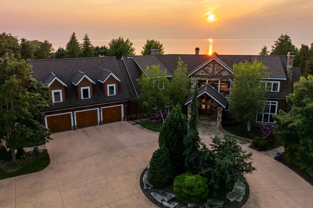 5707 Bay Shore Dr, Sturgeon Bay Wi 54235, 4 Bedrooms Bedrooms, ,8 BathroomsBathrooms,Waterfront-Residential,For Sale,Bay Shore Dr,143046