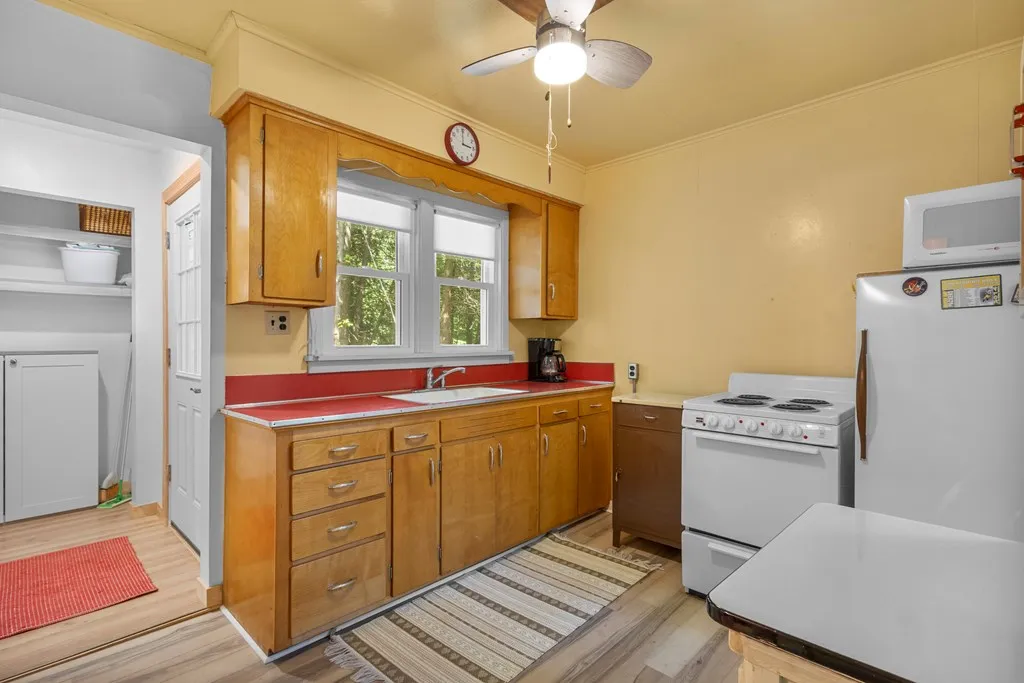 7376 Elms Rd, Sturgeon Bay, Wisconsin 54235, 2 Bedrooms Bedrooms, ,1 BathroomBathrooms,Inland-Residential,For Sale,Elms Rd,144274