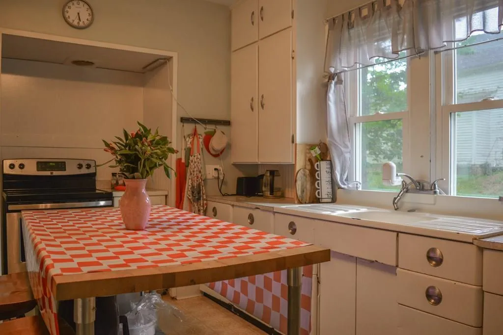 532 N 8th Ave, Sturgeon Bay, Wisconsin 54235, 4 Bedrooms Bedrooms, ,1 BathroomBathrooms,Inland-Residential,For Sale,N 8th Ave,144469