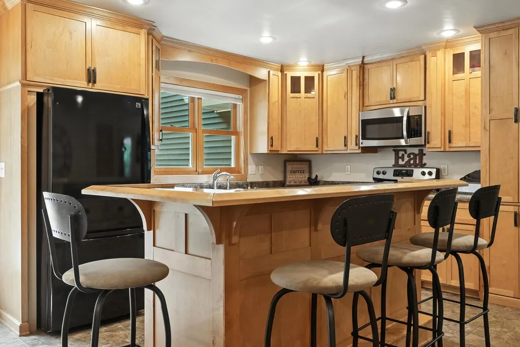 3946 Bay Shore Dr, Sturgeon Bay, Wisconsin 54235, 3 Bedrooms Bedrooms, ,3 BathroomsBathrooms,Inland-Residential,For Sale,Bay Shore Dr,144341