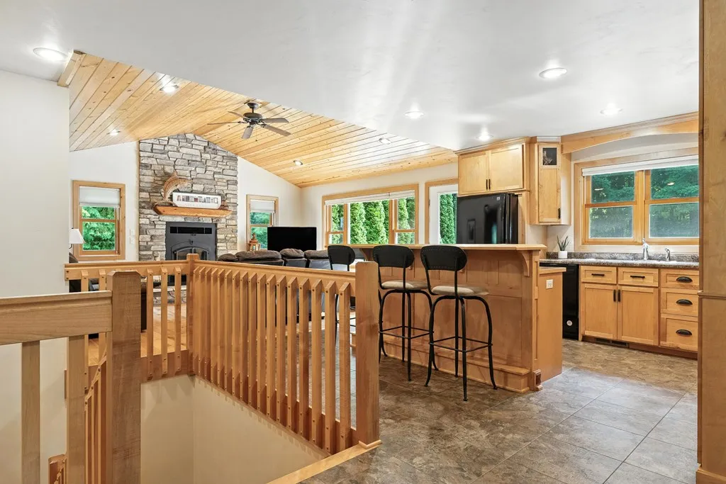 3946 Bay Shore Dr, Sturgeon Bay, Wisconsin 54235, 3 Bedrooms Bedrooms, ,3 BathroomsBathrooms,Inland-Residential,For Sale,Bay Shore Dr,144341