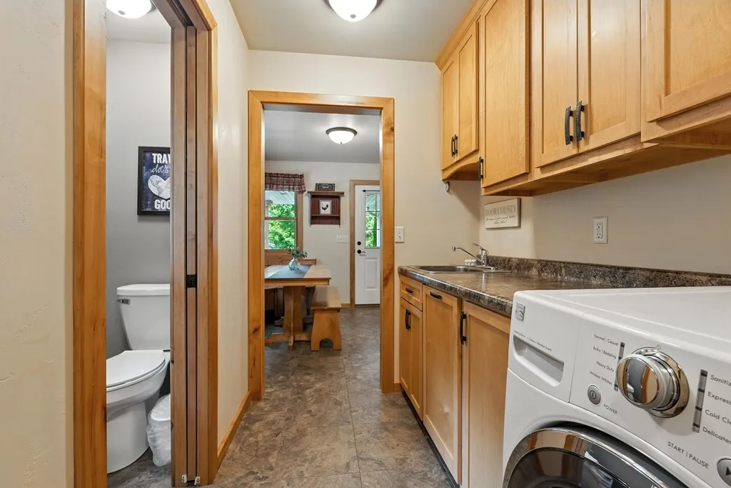 3946 Bay Shore Dr, Sturgeon Bay, Wisconsin 54235, 3 Bedrooms Bedrooms, ,3 BathroomsBathrooms,Inland-Residential,For Sale,Bay Shore Dr,144341