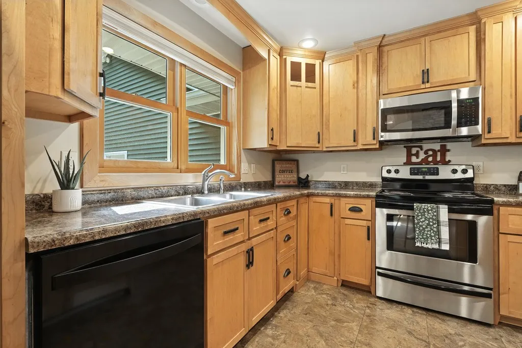 3946 Bay Shore Dr, Sturgeon Bay, Wisconsin 54235, 3 Bedrooms Bedrooms, ,3 BathroomsBathrooms,Inland-Residential,For Sale,Bay Shore Dr,144341