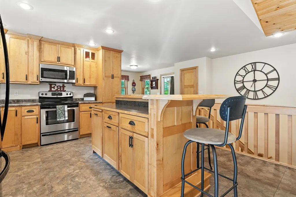3946 Bay Shore Dr, Sturgeon Bay, Wisconsin 54235, 3 Bedrooms Bedrooms, ,3 BathroomsBathrooms,Inland-Residential,For Sale,Bay Shore Dr,144341