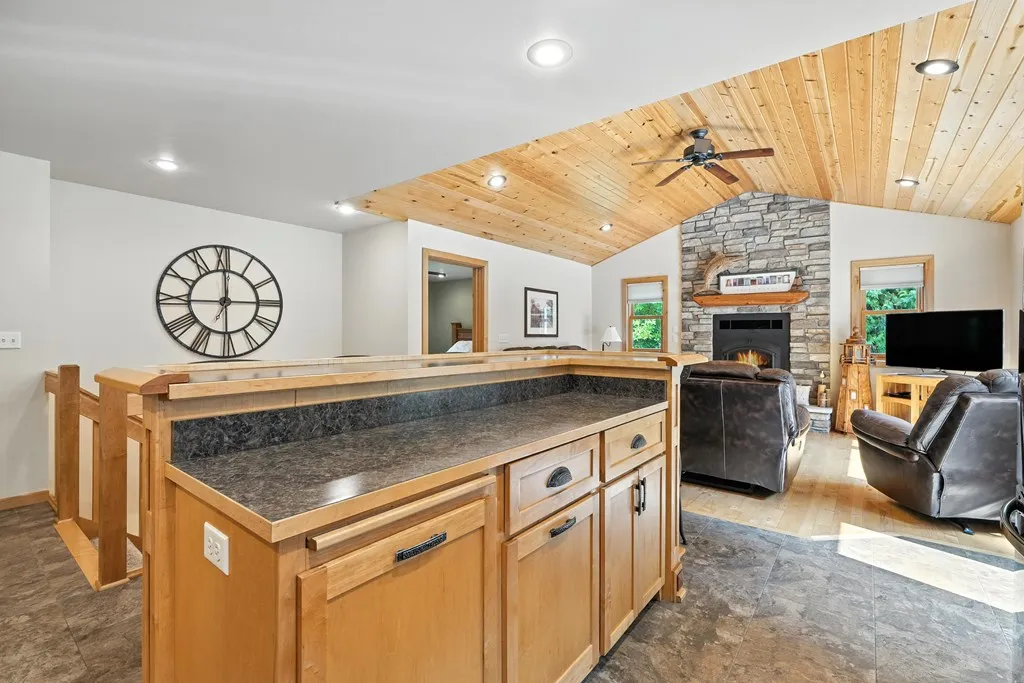 3946 Bay Shore Dr, Sturgeon Bay, Wisconsin 54235, 3 Bedrooms Bedrooms, ,3 BathroomsBathrooms,Inland-Residential,For Sale,Bay Shore Dr,144341