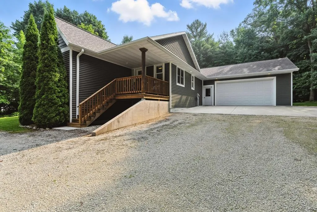 3946 Bay Shore Dr, Sturgeon Bay, Wisconsin 54235, 3 Bedrooms Bedrooms, ,3 BathroomsBathrooms,Inland-Residential,For Sale,Bay Shore Dr,144341