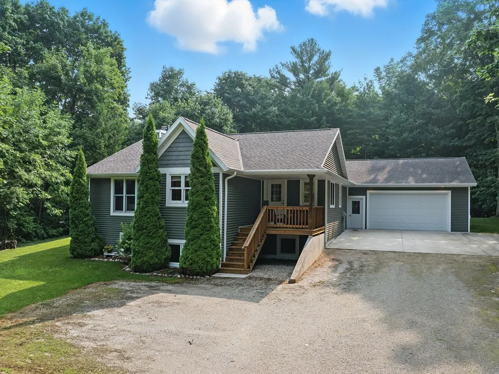3946 Bay Shore Dr, Sturgeon Bay, Wisconsin 54235, 3 Bedrooms Bedrooms, ,3 BathroomsBathrooms,Inland-Residential,For Sale,Bay Shore Dr,144341