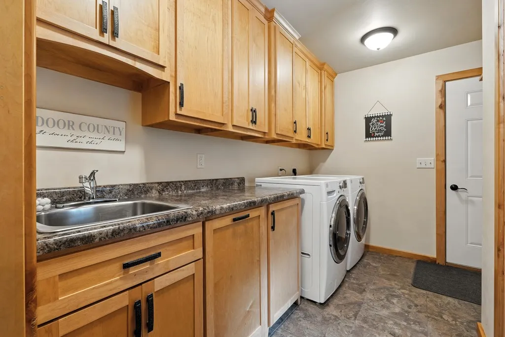 3946 Bay Shore Dr, Sturgeon Bay, Wisconsin 54235, 3 Bedrooms Bedrooms, ,3 BathroomsBathrooms,Inland-Residential,For Sale,Bay Shore Dr,144341