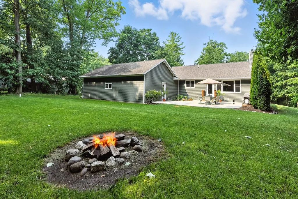 3946 Bay Shore Dr, Sturgeon Bay, Wisconsin 54235, 3 Bedrooms Bedrooms, ,3 BathroomsBathrooms,Inland-Residential,For Sale,Bay Shore Dr,144341