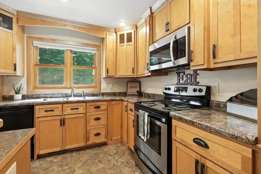3946 Bay Shore Dr, Sturgeon Bay, Wisconsin 54235, 3 Bedrooms Bedrooms, ,3 BathroomsBathrooms,Inland-Residential,For Sale,Bay Shore Dr,144341