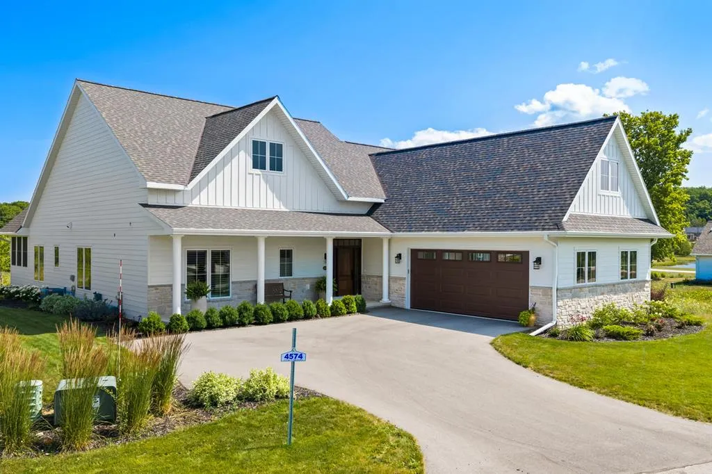 4574 Shinnecock Ct