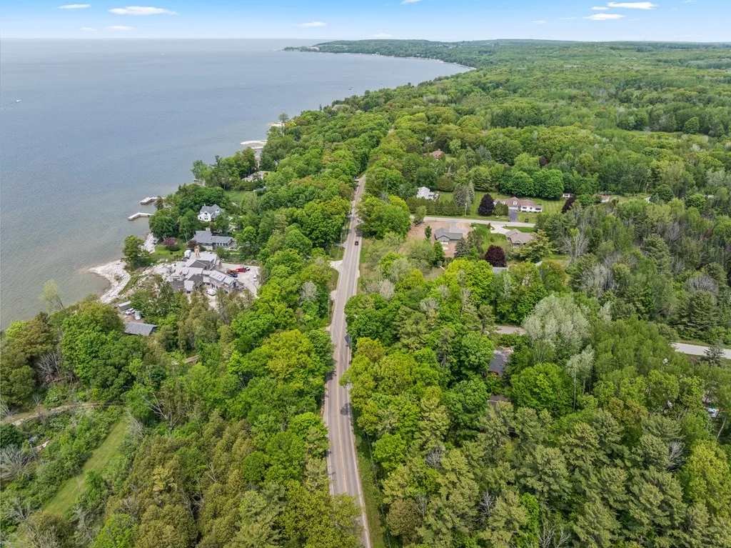 4080 Bay Shore Dr, Sturgeon Bay, Wisconsin 54235, 3 Bedrooms Bedrooms, ,3 BathroomsBathrooms,Inland-Residential,For Sale,Bay Shore Dr,144047