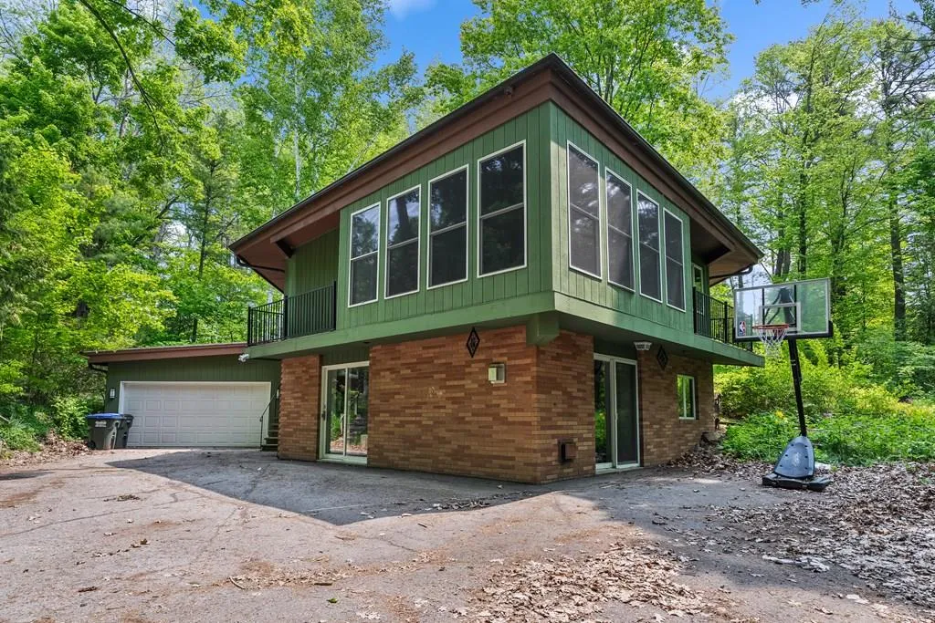 4080 Bay Shore Dr, Sturgeon Bay, Wisconsin 54235, 3 Bedrooms Bedrooms, ,3 BathroomsBathrooms,Inland-Residential,For Sale,Bay Shore Dr,144047