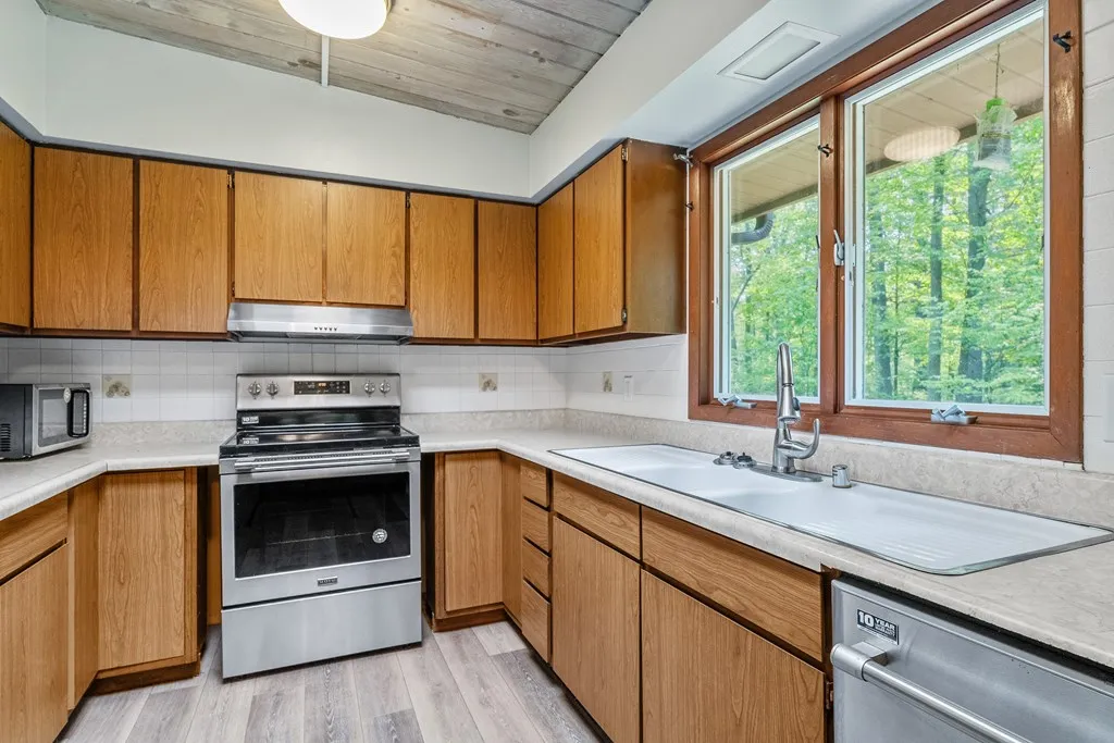 4080 Bay Shore Dr, Sturgeon Bay, Wisconsin 54235, 3 Bedrooms Bedrooms, ,3 BathroomsBathrooms,Inland-Residential,For Sale,Bay Shore Dr,144047