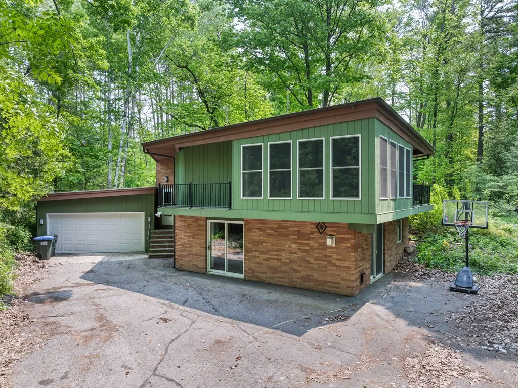 4080 Bay Shore Dr, Sturgeon Bay, Wisconsin 54235, 3 Bedrooms Bedrooms, ,3 BathroomsBathrooms,Inland-Residential,For Sale,Bay Shore Dr,144047