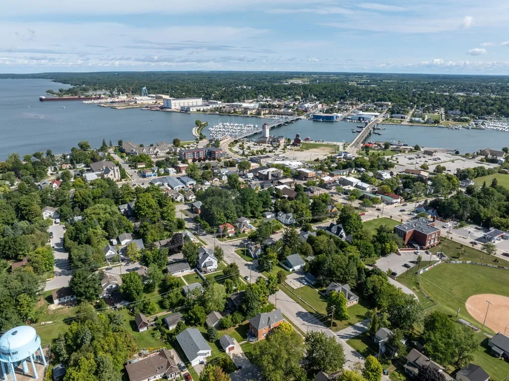 229 S Lansing Ave, Sturgeon Bay, Wisconsin 54235, 4 Bedrooms Bedrooms, ,2 BathroomsBathrooms,Inland-Residential,For Sale,S Lansing Ave,144509