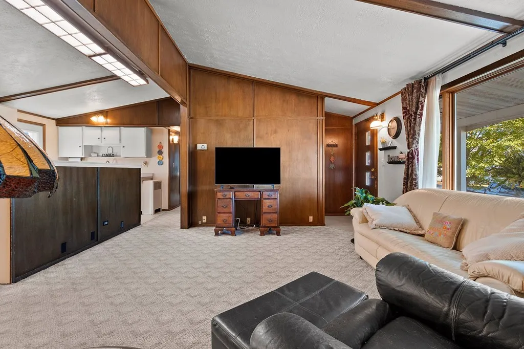 750 N 8th Ave, Sturgeon Bay Wi 54235, 4 Bedrooms Bedrooms, ,2 BathroomsBathrooms,Inland-Residential,For Sale,N 8th Ave,143268