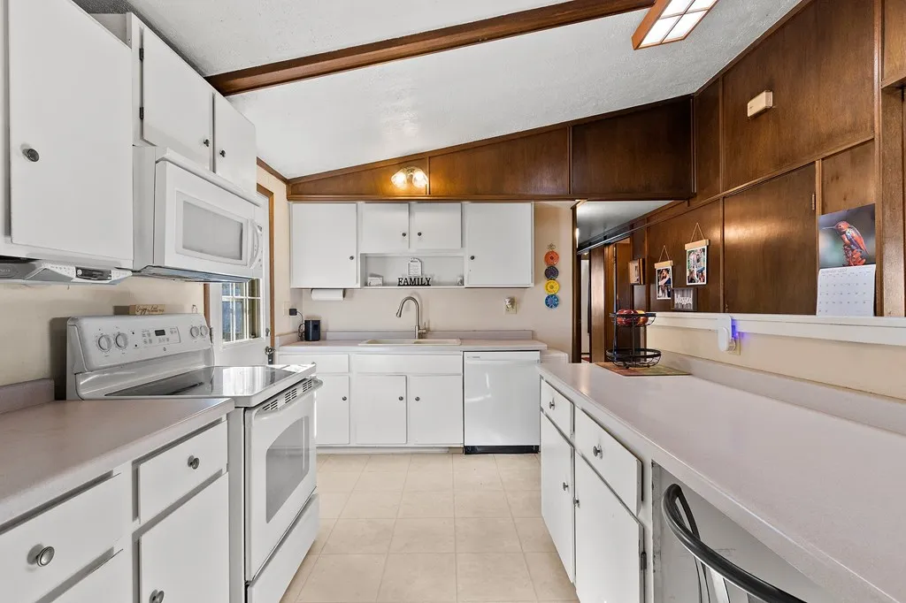 750 N 8th Ave, Sturgeon Bay Wi 54235, 4 Bedrooms Bedrooms, ,2 BathroomsBathrooms,Inland-Residential,For Sale,N 8th Ave,143268