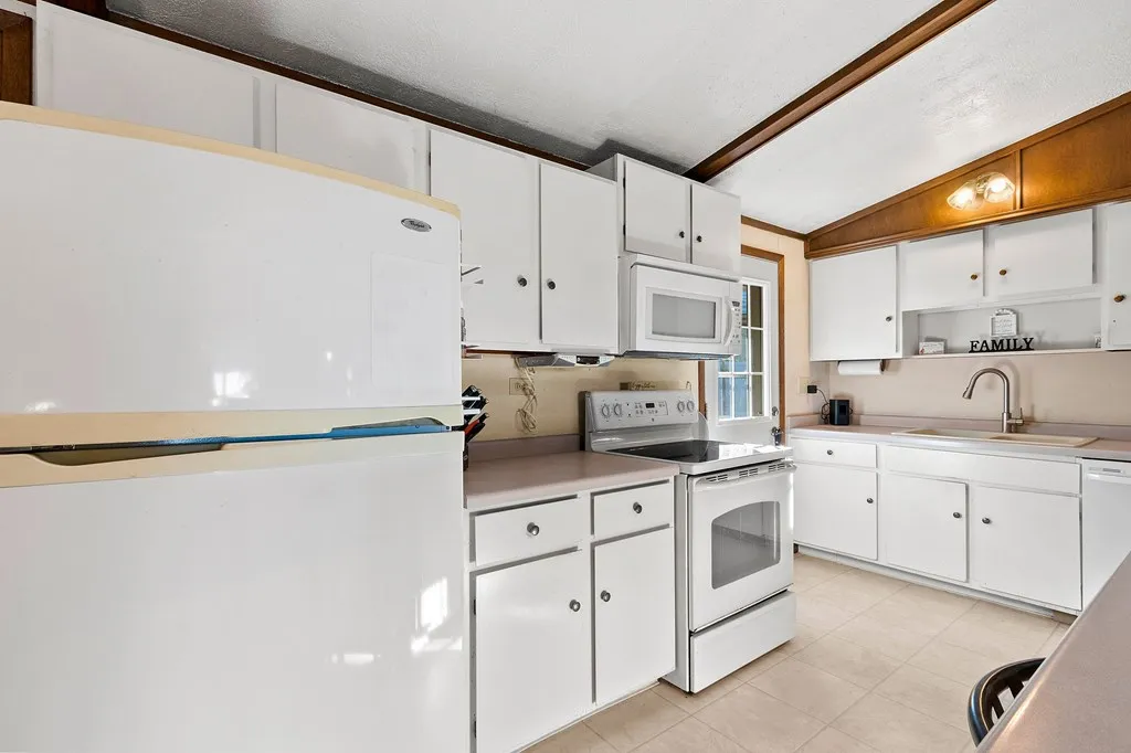750 N 8th Ave, Sturgeon Bay Wi 54235, 4 Bedrooms Bedrooms, ,2 BathroomsBathrooms,Inland-Residential,For Sale,N 8th Ave,143268