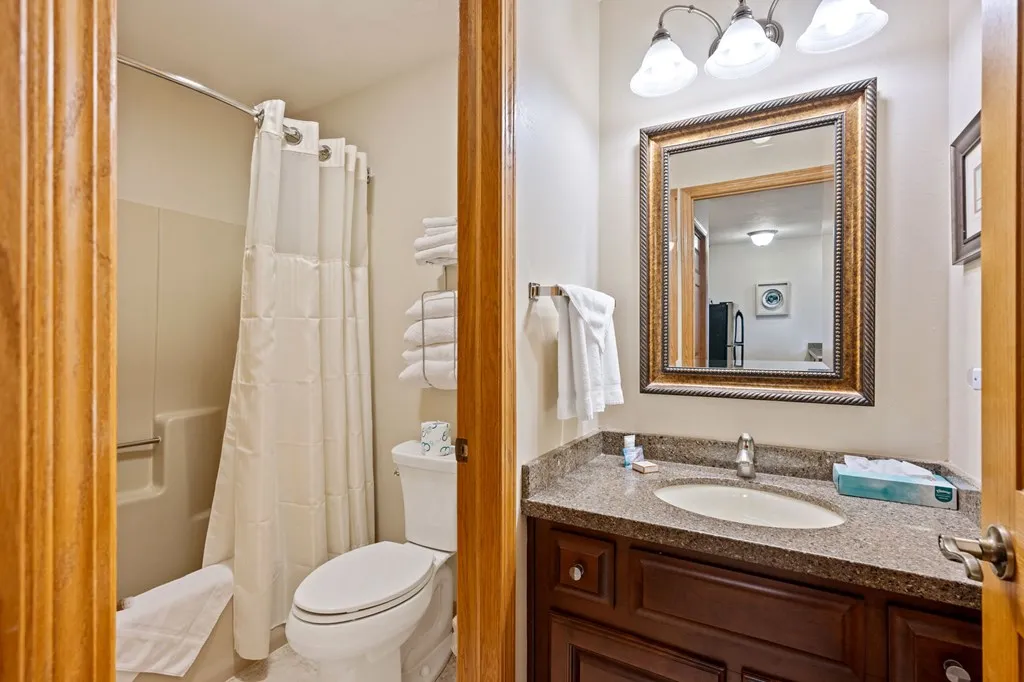4920 Landmark Cir # B1, Egg Harbor, Wisconsin 54209, 1 Bedroom Bedrooms, ,1 BathroomBathrooms,Condominium,For Sale,Landmark Cir,144315
