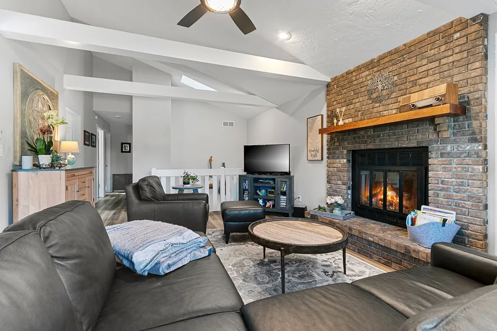 641 E Walnut Pl, Sturgeon Bay Wi 54235, 4 Bedrooms Bedrooms, ,2 BathroomsBathrooms,Inland-Residential,For Sale,E Walnut Pl,143370
