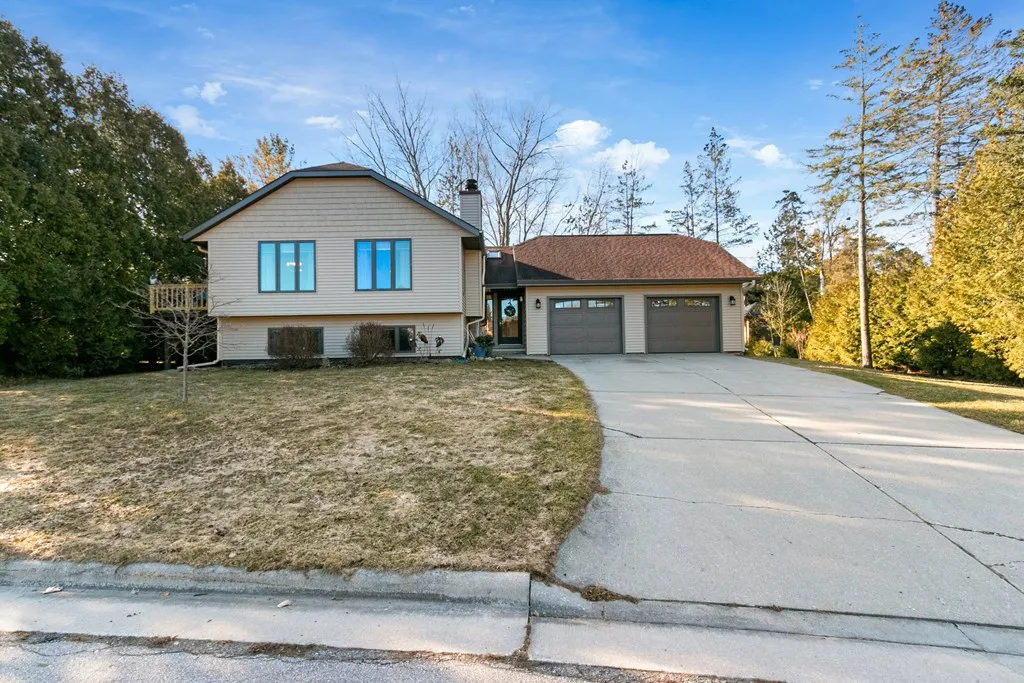 641 E Walnut Pl, Sturgeon Bay Wi 54235, 4 Bedrooms Bedrooms, ,2 BathroomsBathrooms,Inland-Residential,For Sale,E Walnut Pl,143370