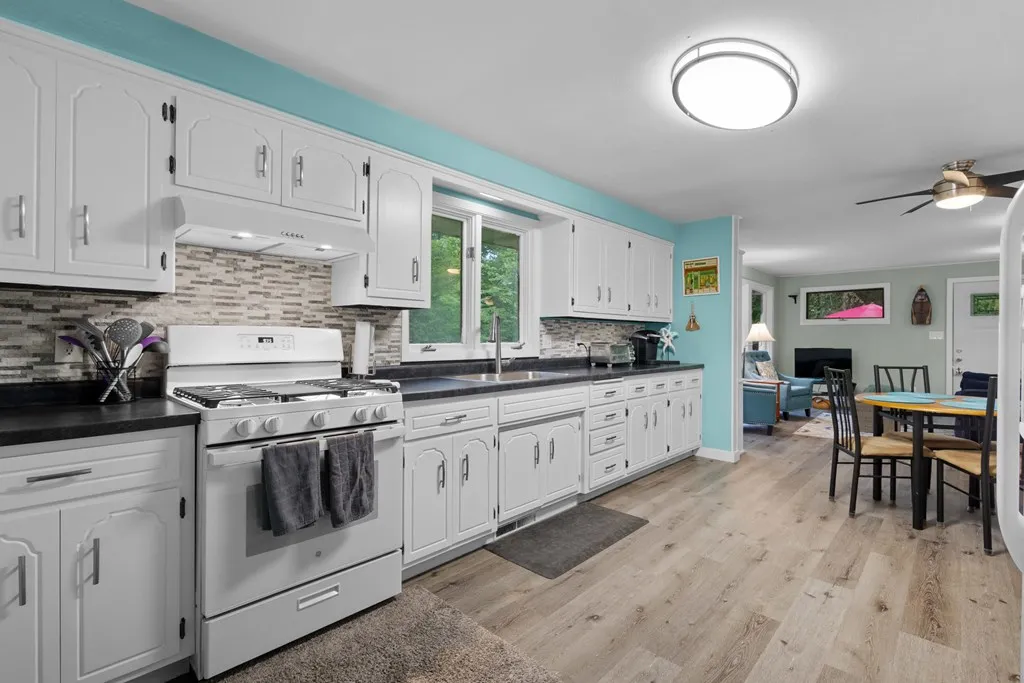 6170 Bay Shore Dr, Sturgeon Bay, Wisconsin 54235, 3 Bedrooms Bedrooms, ,2 BathroomsBathrooms,Inland-Residential,For Sale,Bay Shore Dr,144203