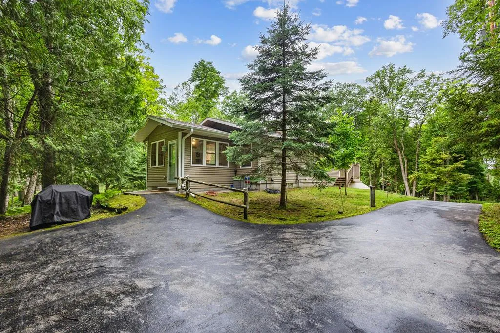 6170 Bay Shore Dr, Sturgeon Bay, Wisconsin 54235, 3 Bedrooms Bedrooms, ,2 BathroomsBathrooms,Inland-Residential,For Sale,Bay Shore Dr,144203