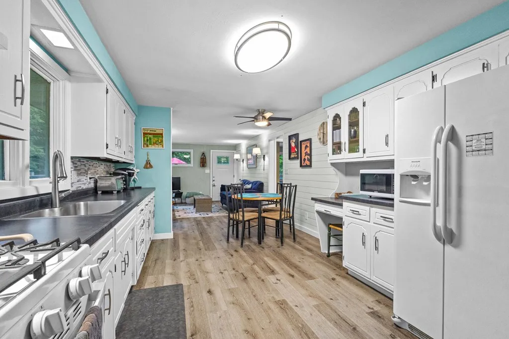 6170 Bay Shore Dr, Sturgeon Bay, Wisconsin 54235, 3 Bedrooms Bedrooms, ,2 BathroomsBathrooms,Inland-Residential,For Sale,Bay Shore Dr,144203