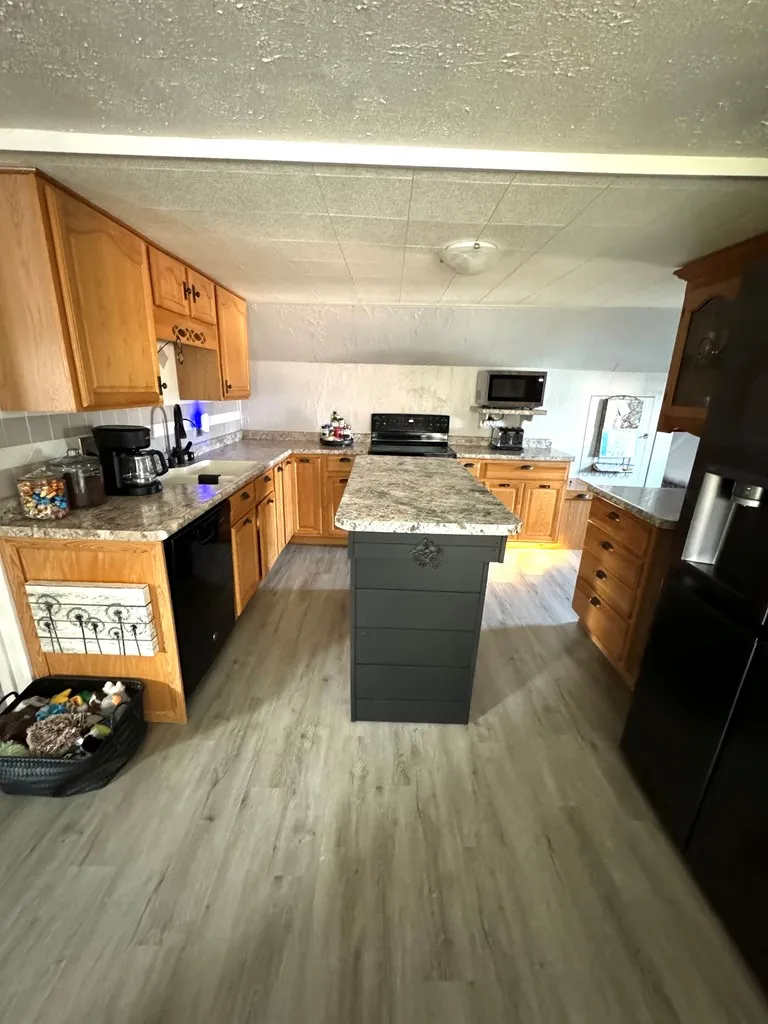 222 12th Ave, Sturgeon Bay Wi 54235, 4 Bedrooms Bedrooms, ,1 BathroomBathrooms,Inland-Residential,For Sale,12th Ave,143354