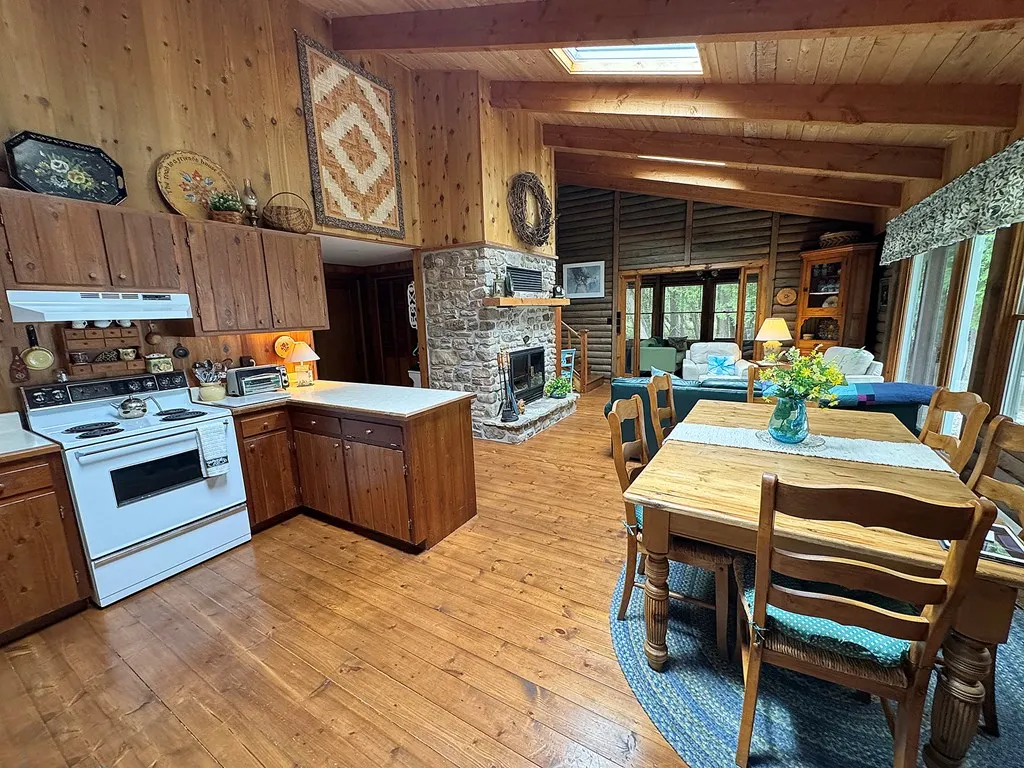 2306 Green Bay Rd, Washington Island, Wisconsin 54246, 3 Bedrooms Bedrooms, ,3 BathroomsBathrooms,Waterfront-Residential,For Sale,Green Bay Rd,144181