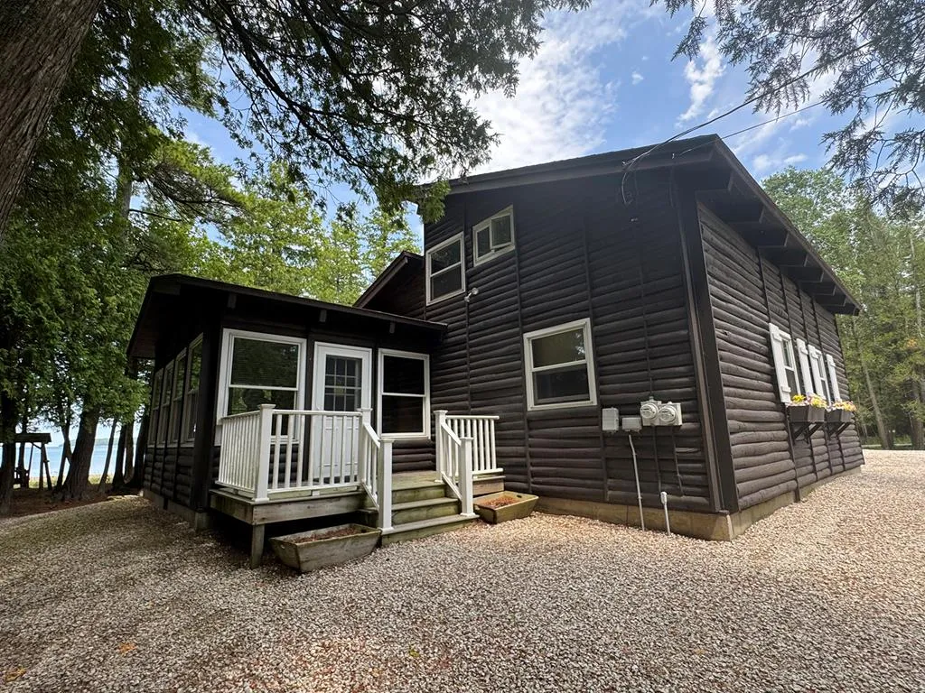 2306 Green Bay Rd, Washington Island, Wisconsin 54246, 3 Bedrooms Bedrooms, ,3 BathroomsBathrooms,Waterfront-Residential,For Sale,Green Bay Rd,144181