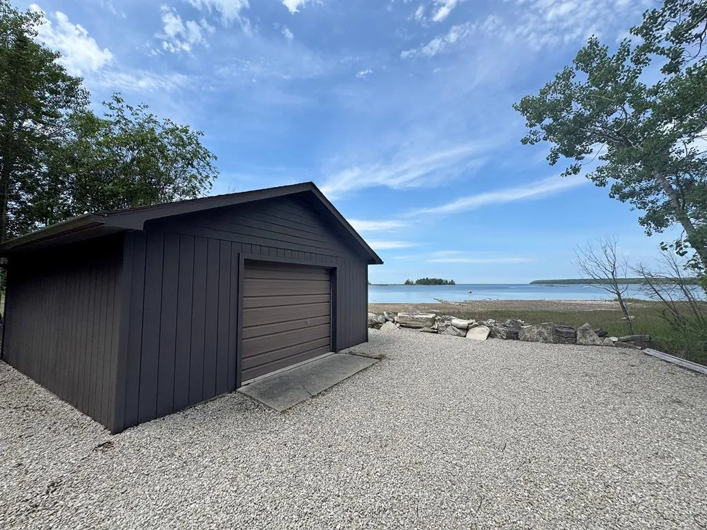2306 Green Bay Rd, Washington Island, Wisconsin 54246, 3 Bedrooms Bedrooms, ,3 BathroomsBathrooms,Waterfront-Residential,For Sale,Green Bay Rd,144181