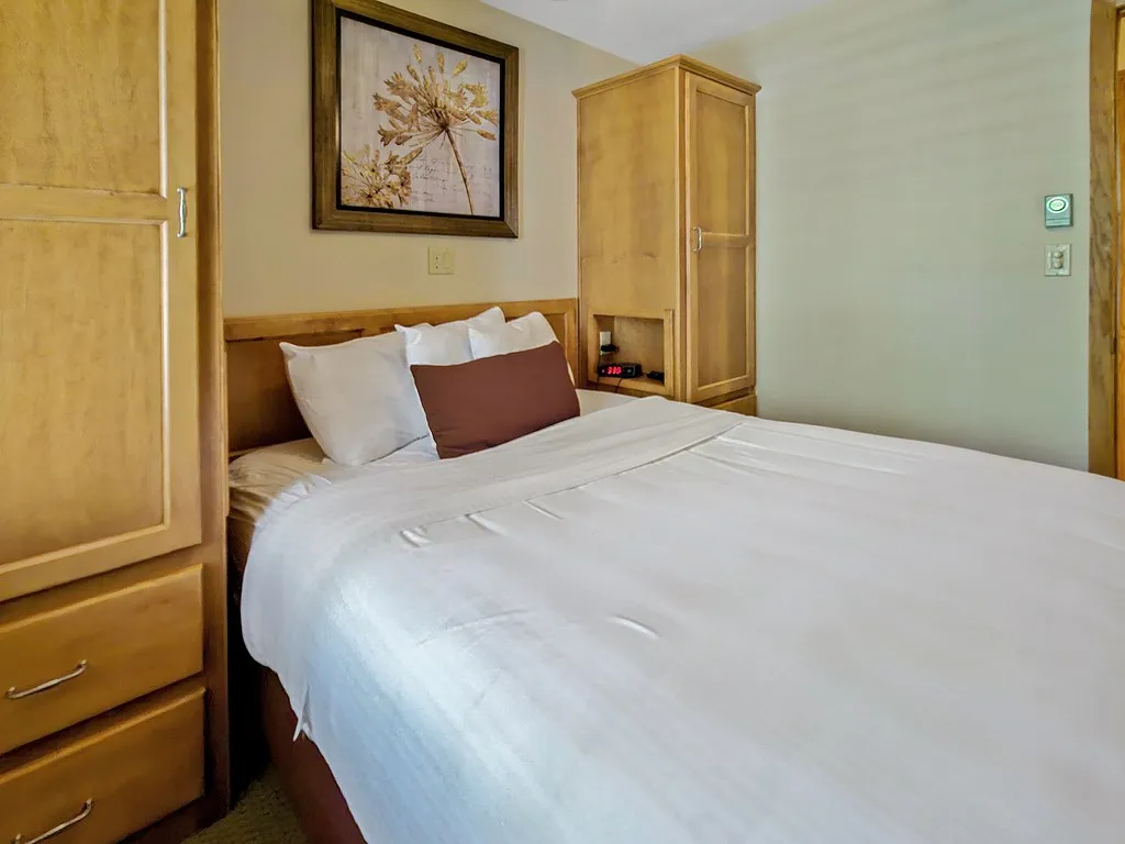 4908 Landmark Cir # 1202, Egg Harbor, Wisconsin 54209, 1 Bedroom Bedrooms, ,1 BathroomBathrooms,Condominium,For Sale,Landmark Cir,144276