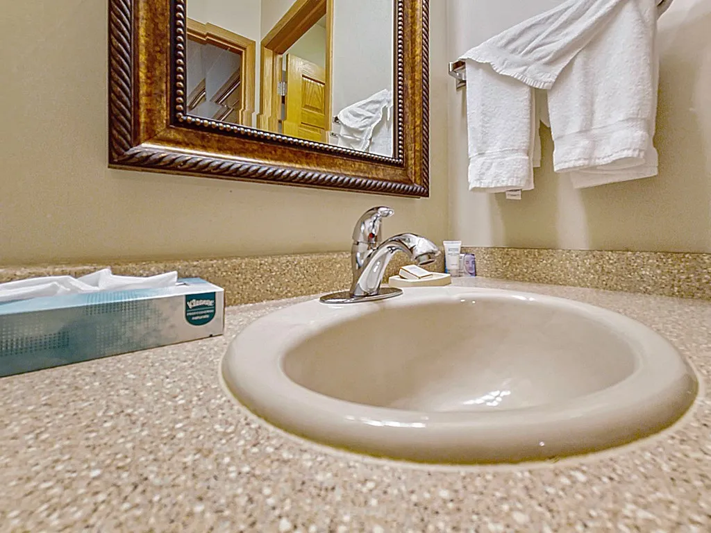 4908 Landmark Cir # 1202, Egg Harbor, Wisconsin 54209, 1 Bedroom Bedrooms, ,1 BathroomBathrooms,Condominium,For Sale,Landmark Cir,144276