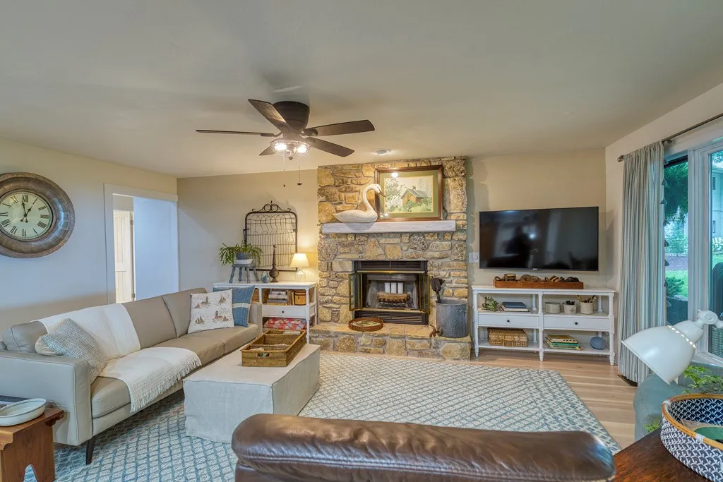 8153 Bay Dr # 3, Egg Harbor, Wisconsin 54209, 2 Bedrooms Bedrooms, ,2 BathroomsBathrooms,Condominium,For Sale,Bay Dr,144316