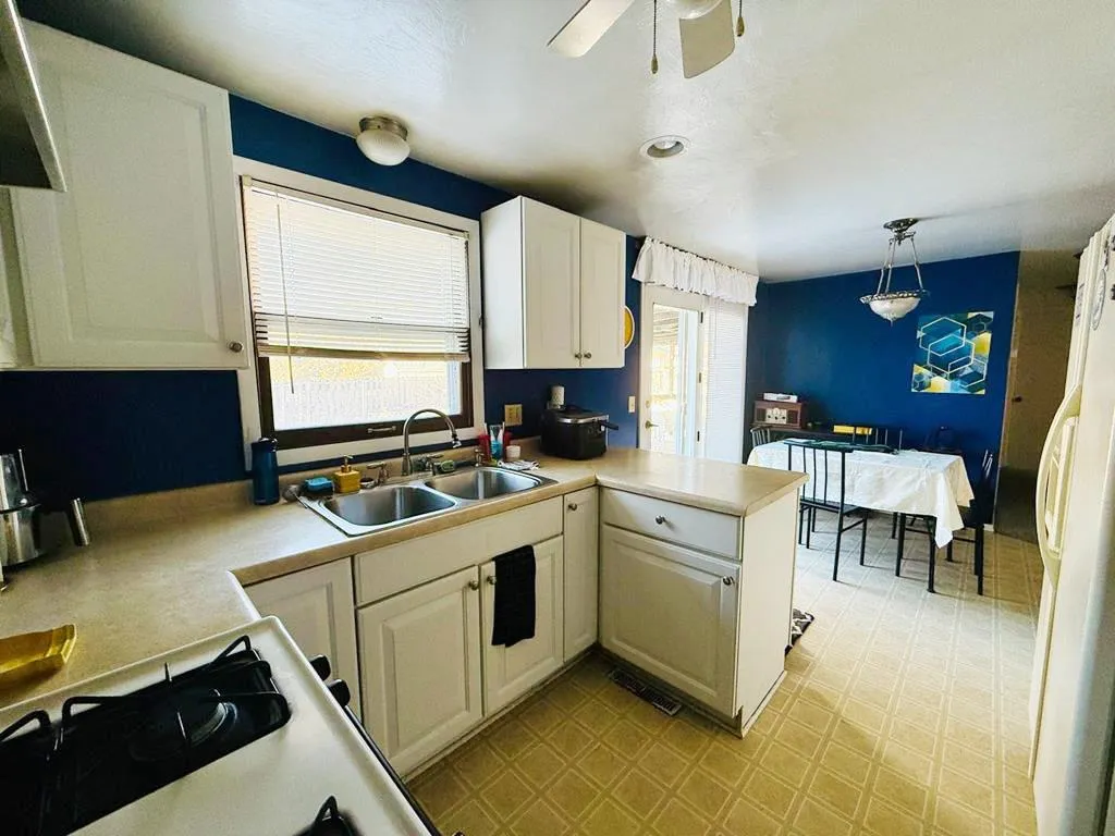 215 N 15th Dr, Sturgeon Bay Wi 54235, 3 Bedrooms Bedrooms, ,2 BathroomsBathrooms,Inland-Residential,For Sale,N 15th Dr,143495
