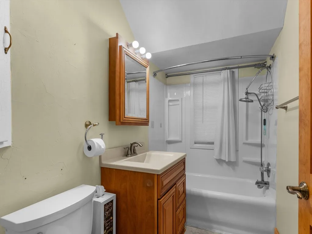 216 W Maple St, Sturgeon Bay, Wisconsin 54235, 3 Bedrooms Bedrooms, ,2 BathroomsBathrooms,Inland-Residential,For Sale,W Maple St,144490