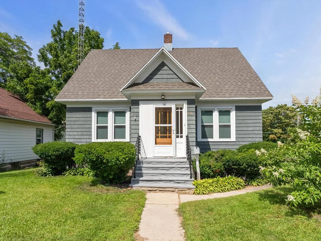 216 W Maple St, Sturgeon Bay, Wisconsin 54235, 3 Bedrooms Bedrooms, ,2 BathroomsBathrooms,Inland-Residential,For Sale,W Maple St,144490