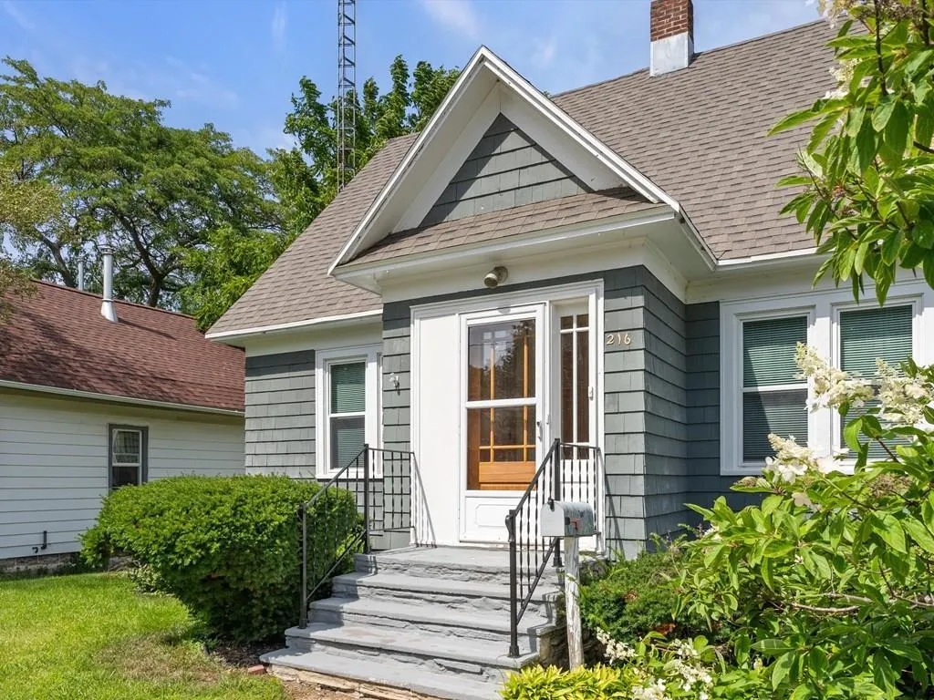 216 W Maple St, Sturgeon Bay, Wisconsin 54235, 3 Bedrooms Bedrooms, ,2 BathroomsBathrooms,Inland-Residential,For Sale,W Maple St,144490