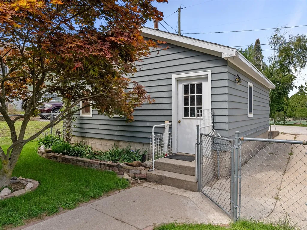 216 W Maple St, Sturgeon Bay, Wisconsin 54235, 3 Bedrooms Bedrooms, ,2 BathroomsBathrooms,Inland-Residential,For Sale,W Maple St,144490