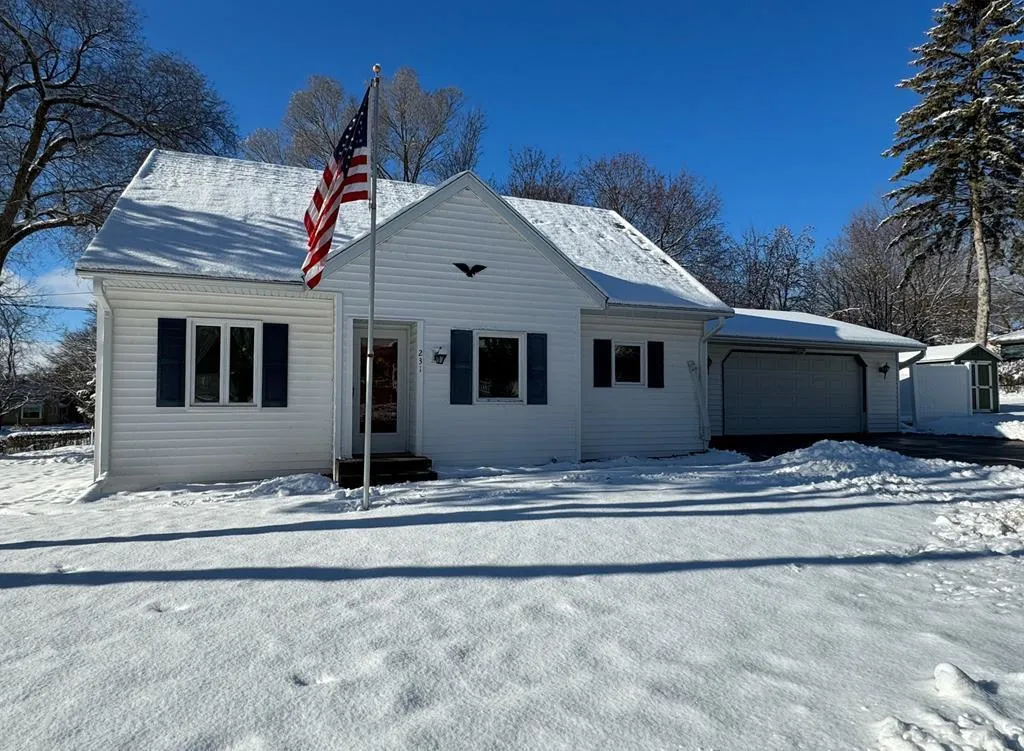 231 S 9th Ave, Sturgeon Bay Wi 54235, 4 Bedrooms Bedrooms, ,2 BathroomsBathrooms,Inland-Residential,For Sale,S 9th Ave,141296