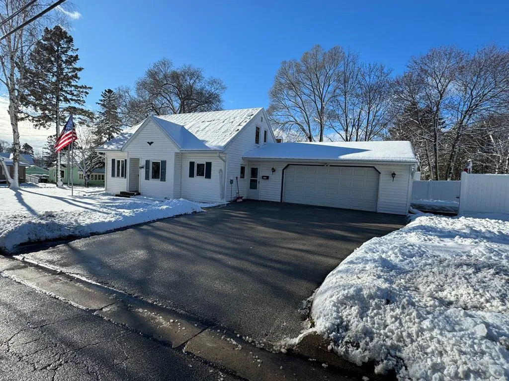 231 S 9th Ave, Sturgeon Bay Wi 54235, 4 Bedrooms Bedrooms, ,2 BathroomsBathrooms,Inland-Residential,For Sale,S 9th Ave,141296
