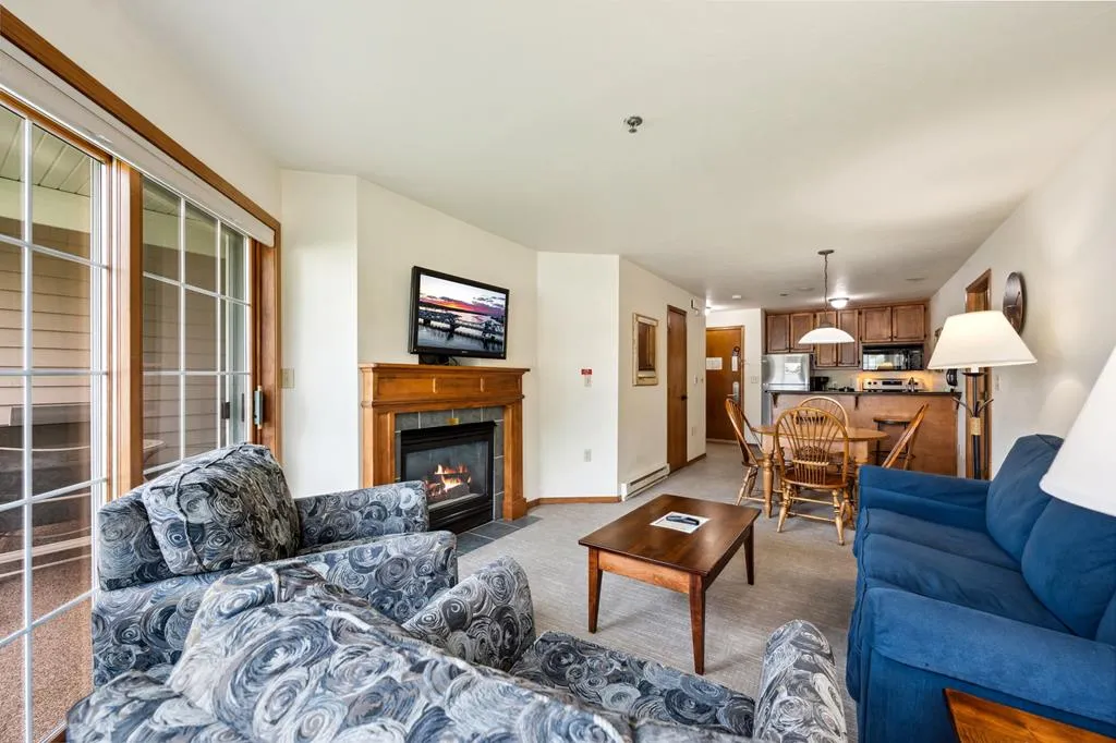 50 W Larch St # 104, Sturgeon Bay, Wisconsin 54235, 2 Bedrooms Bedrooms, ,2 BathroomsBathrooms,Condominium,For Sale,W Larch St,144048