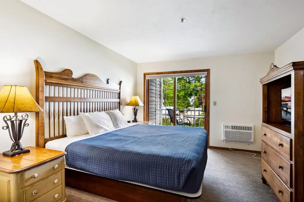 50 W Larch St # 104, Sturgeon Bay, Wisconsin 54235, 2 Bedrooms Bedrooms, ,2 BathroomsBathrooms,Condominium,For Sale,W Larch St,144048
