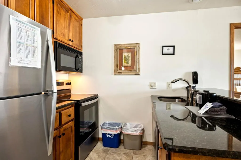 50 W Larch St # 104, Sturgeon Bay, Wisconsin 54235, 2 Bedrooms Bedrooms, ,2 BathroomsBathrooms,Condominium,For Sale,W Larch St,144048