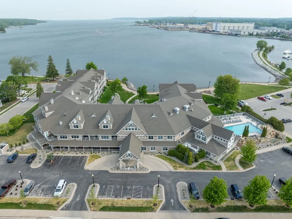 50 W Larch St # 104, Sturgeon Bay, Wisconsin 54235, 2 Bedrooms Bedrooms, ,2 BathroomsBathrooms,Condominium,For Sale,W Larch St,144048