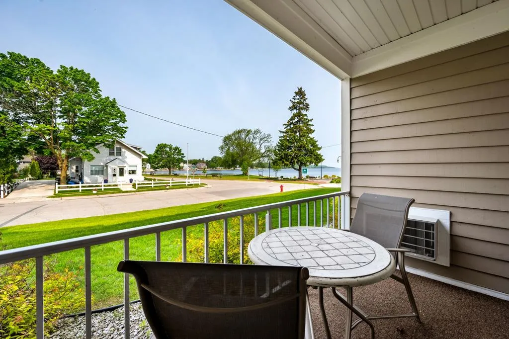 50 W Larch St # 104, Sturgeon Bay, Wisconsin 54235, 2 Bedrooms Bedrooms, ,2 BathroomsBathrooms,Condominium,For Sale,W Larch St,144048